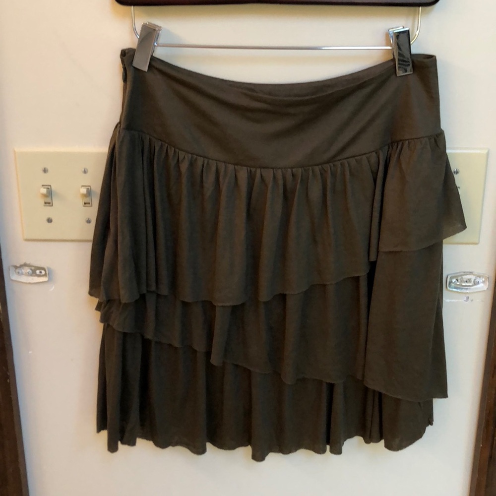 Never worn Banana Republic tiered skirt.